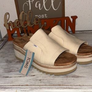TOMS Women's Tan Platform Mules